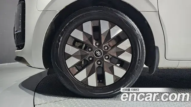 Hyundai Staria 2023 — Фото 5/20