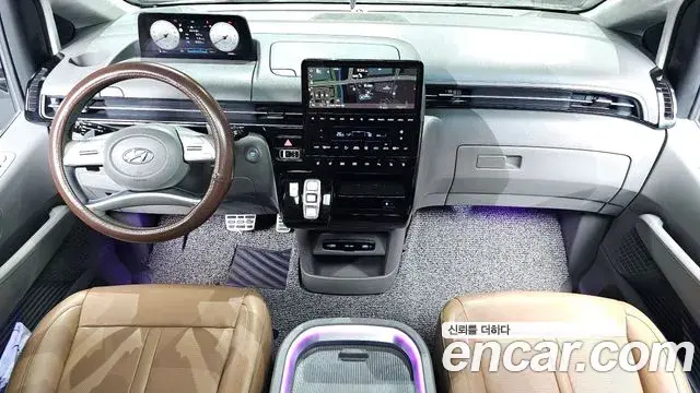 Hyundai Staria 2023 — Фото 7/20