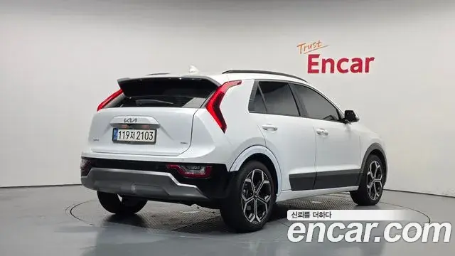 Kia Niro 2022 — Фото 2/20