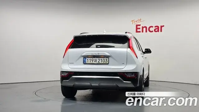 Kia Niro 2022 — Фото 4/20