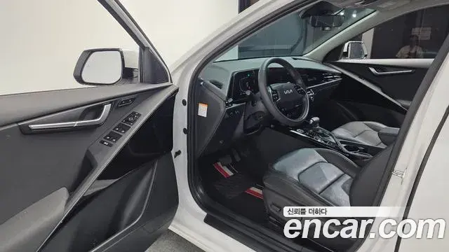 Kia Niro 2022 — Фото 10/20