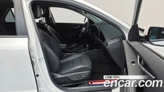Kia Niro 2022 — Фото 11/20