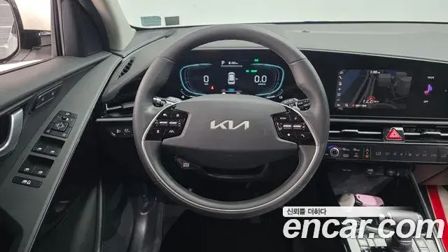 Kia Niro 2022 — Фото 13/20