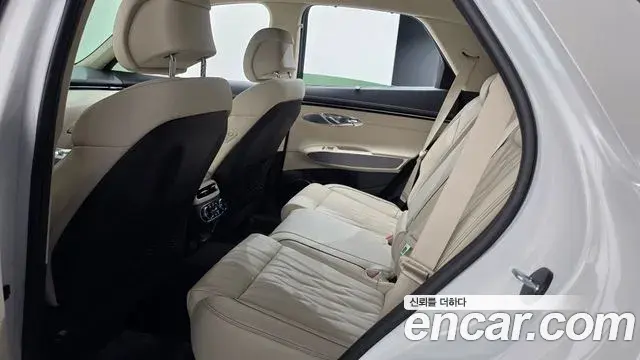 Genesis GV70 2023 — ფოტო 29/37
