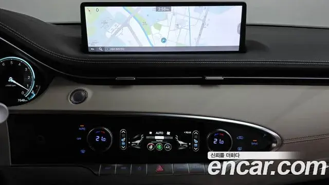 Genesis GV70 2023 — ფოტო 13/37