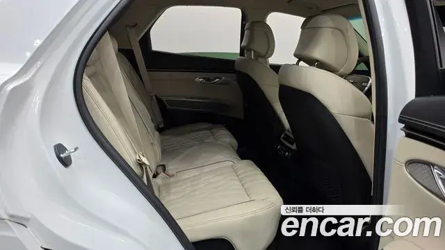 Genesis GV70 2023 — ფოტო 17/37