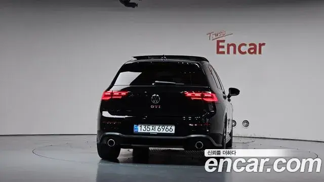 Volkswagen Golf 2024 — ფოტო 17/39