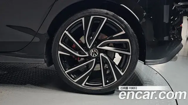 Volkswagen Golf 2024 — ფოტო 28/39