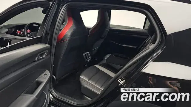 Volkswagen Golf 2024 — ფოტო 21/39