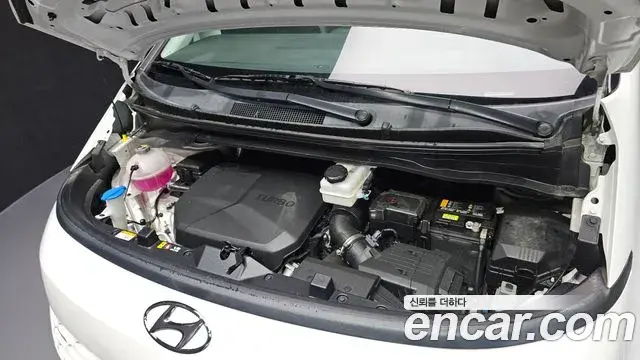 Hyundai Staria 2023 — Фото 6/20