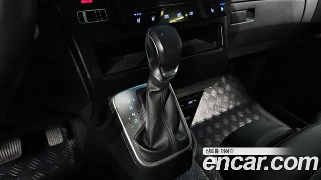 Hyundai Staria 2023 — Фото 9/20