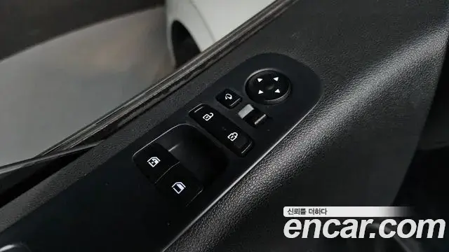 Hyundai Staria 2023 — Фото 17/20