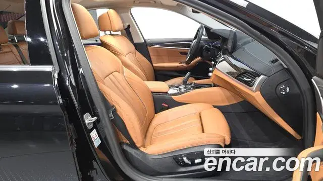 BMW 5 Series 2023 — Фото 12/20