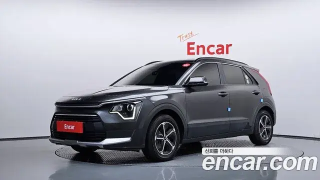 Kia Niro 2023 — Фото 1/20