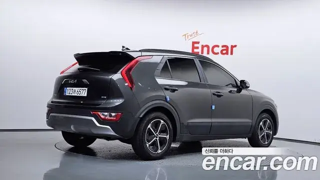Kia Niro 2023 — Фото 2/20