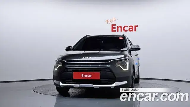 Kia Niro 2023 — Фото 3/20