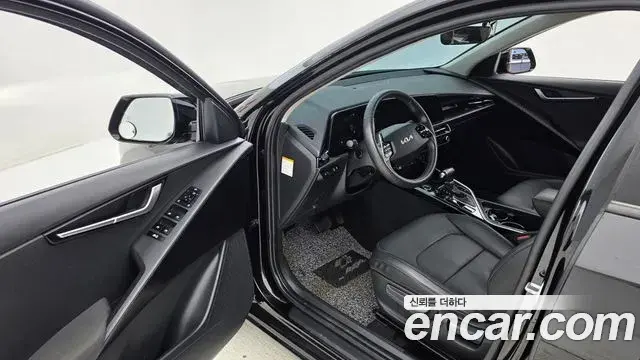 Kia Niro 2022 — Şəkil 14/20