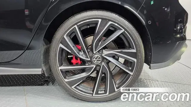 Volkswagen Golf 2024 — Photo 8/34