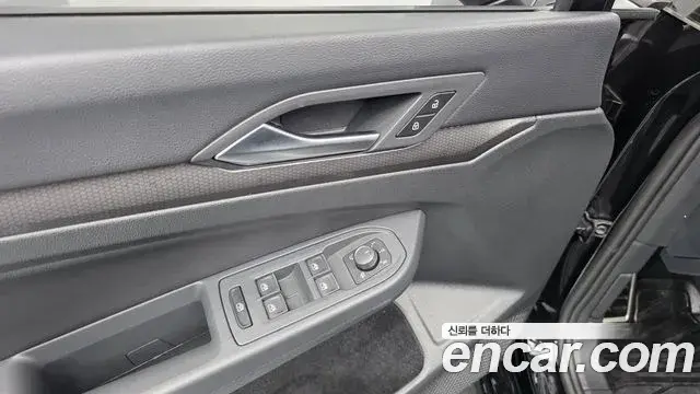 Volkswagen Golf 2024 — Photo 34/34