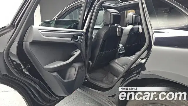 Porsche Macan 2019 — Photo 12/20