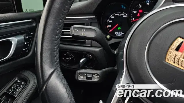 Porsche Macan 2019 — Photo 17/20