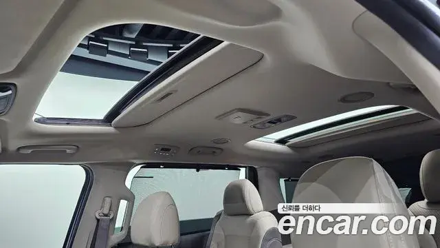 Kia Carnival 2023 — Фото 17/20