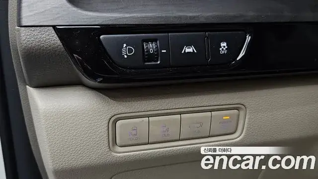 Kia Carnival 2023 — Фото 19/20