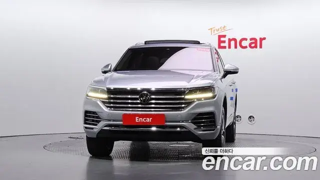 Volkswagen Touareg 2020 — ფოტო 18/37