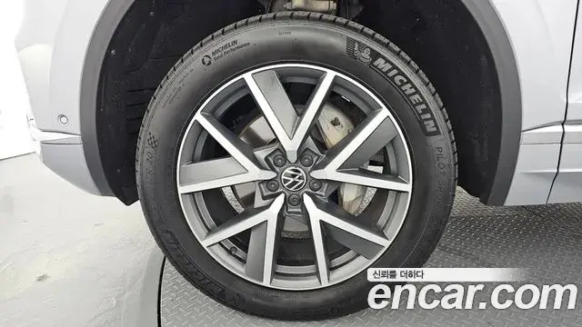 Volkswagen Touareg 2020 — ფოტო 12/37