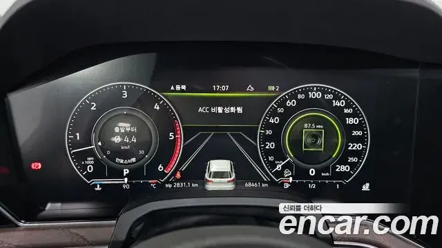 Volkswagen Touareg 2020 — ფოტო 31/37