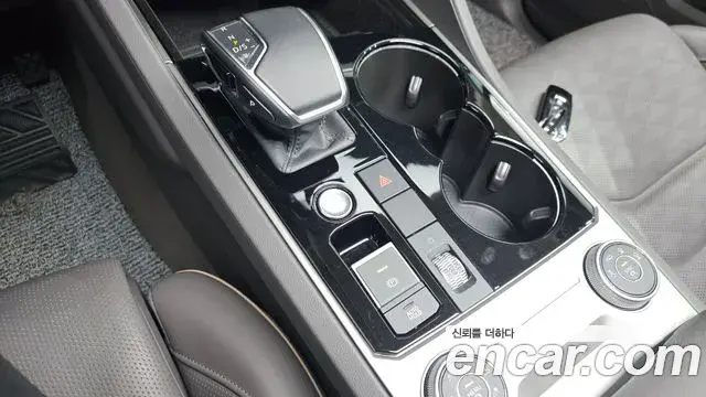 Volkswagen Touareg 2020 — ფოტო 27/37
