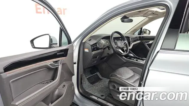 Volkswagen Touareg 2020 — ფოტო 21/37