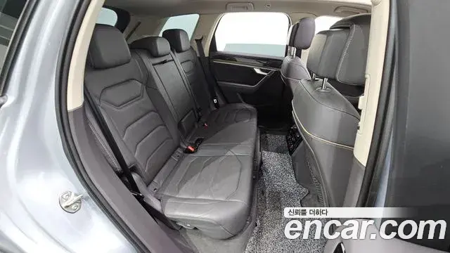 Volkswagen Touareg 2020 — ფოტო 19/37