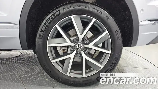 Volkswagen Touareg 2020 — ფოტო 25/37