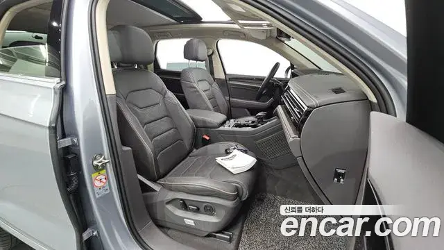 Volkswagen Touareg 2020 — ფოტო 23/37