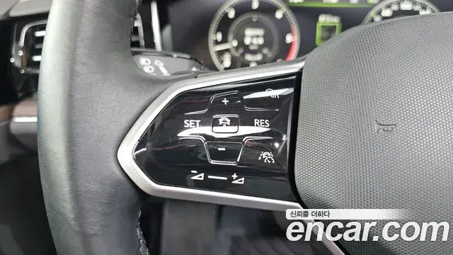 Volkswagen Touareg 2020 — ფოტო 13/37