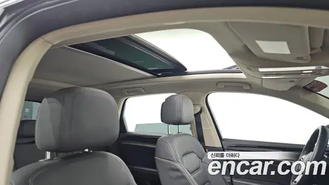 Volkswagen Touareg 2020 — ფოტო 36/37