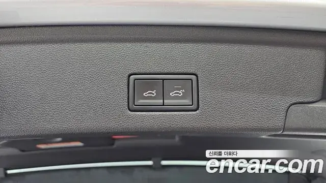 Volkswagen Touareg 2020 — ფოტო 16/37