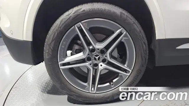 Mercedes-Benz GLA-Class 2025 — Фото 5/20
