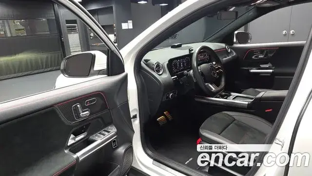 Mercedes-Benz GLA-Class 2025 — Фото 10/20