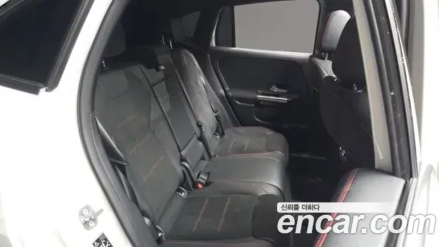 Mercedes-Benz GLA-Class 2025 — Фото 11/20