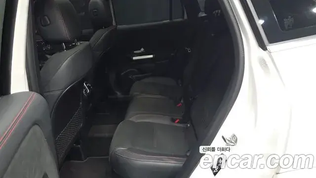 Mercedes-Benz GLA-Class 2025 — Фото 12/20