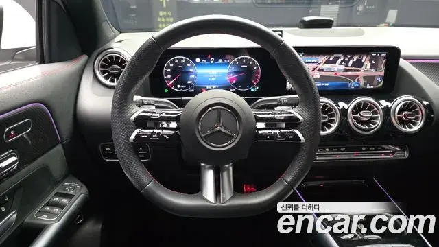 Mercedes-Benz GLA-Class 2025 — Фото 13/20