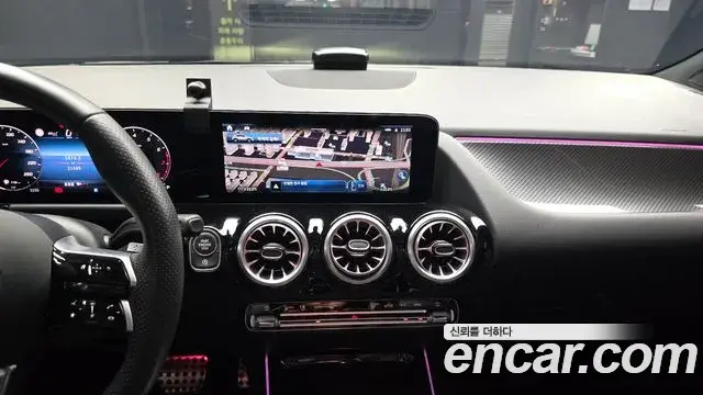 Mercedes-Benz GLA-Class 2025 — Фото 14/20