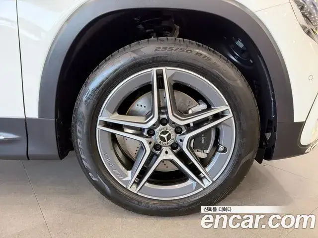 Mercedes-Benz GLB-Class 2025 — Фото 4/20