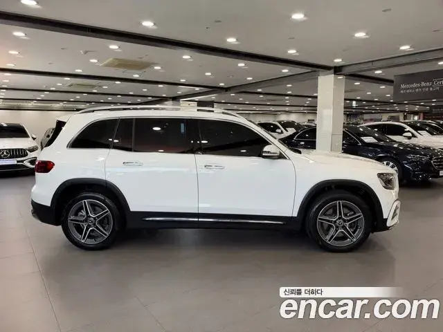 Mercedes-Benz GLB-Class 2025 — Фото 7/20