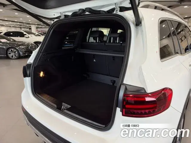 Mercedes-Benz GLB-Class 2025 — Фото 8/20