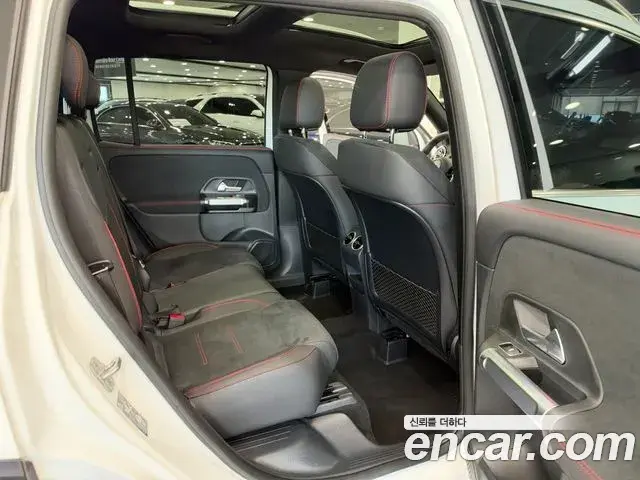 Mercedes-Benz GLB-Class 2025 — Фото 19/20