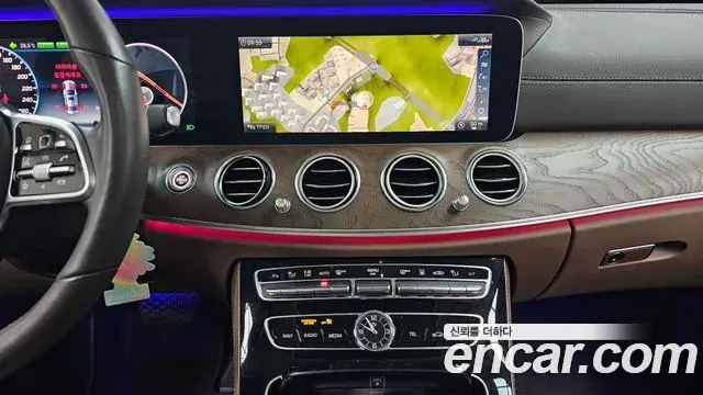 Mercedes-Benz E-Class 2020 — Фото 12/20