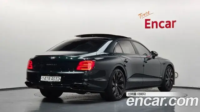 Bentley Flying Spur 2023 — Şəkil 33/39